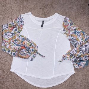 Anthropologie Maybelle Bird Bell Sleeve Bohemian Long Sleeve Top.‎